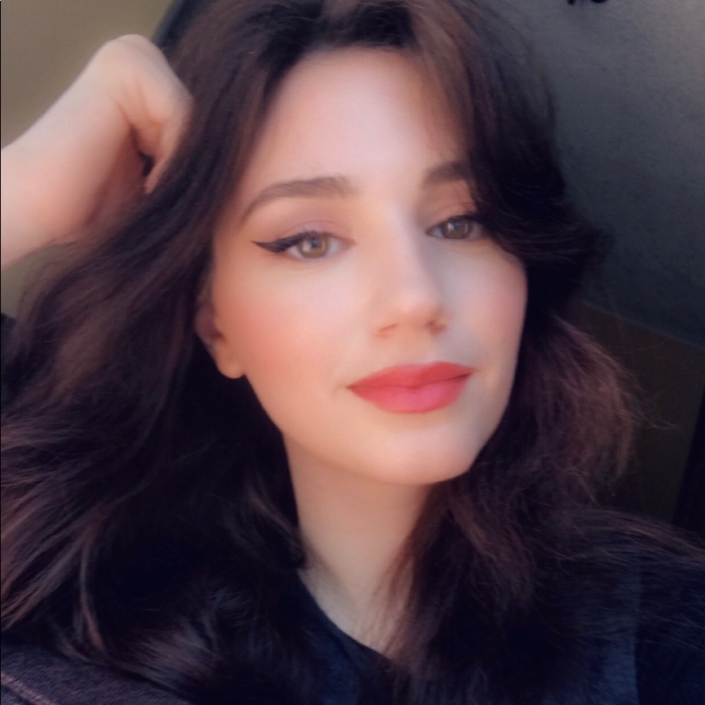 Meet your Posher, Emily